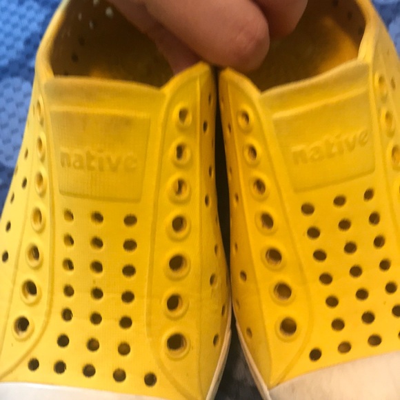 Like NEW Native Jefferson Yellow toddler shoes - Picture 6 of 9
